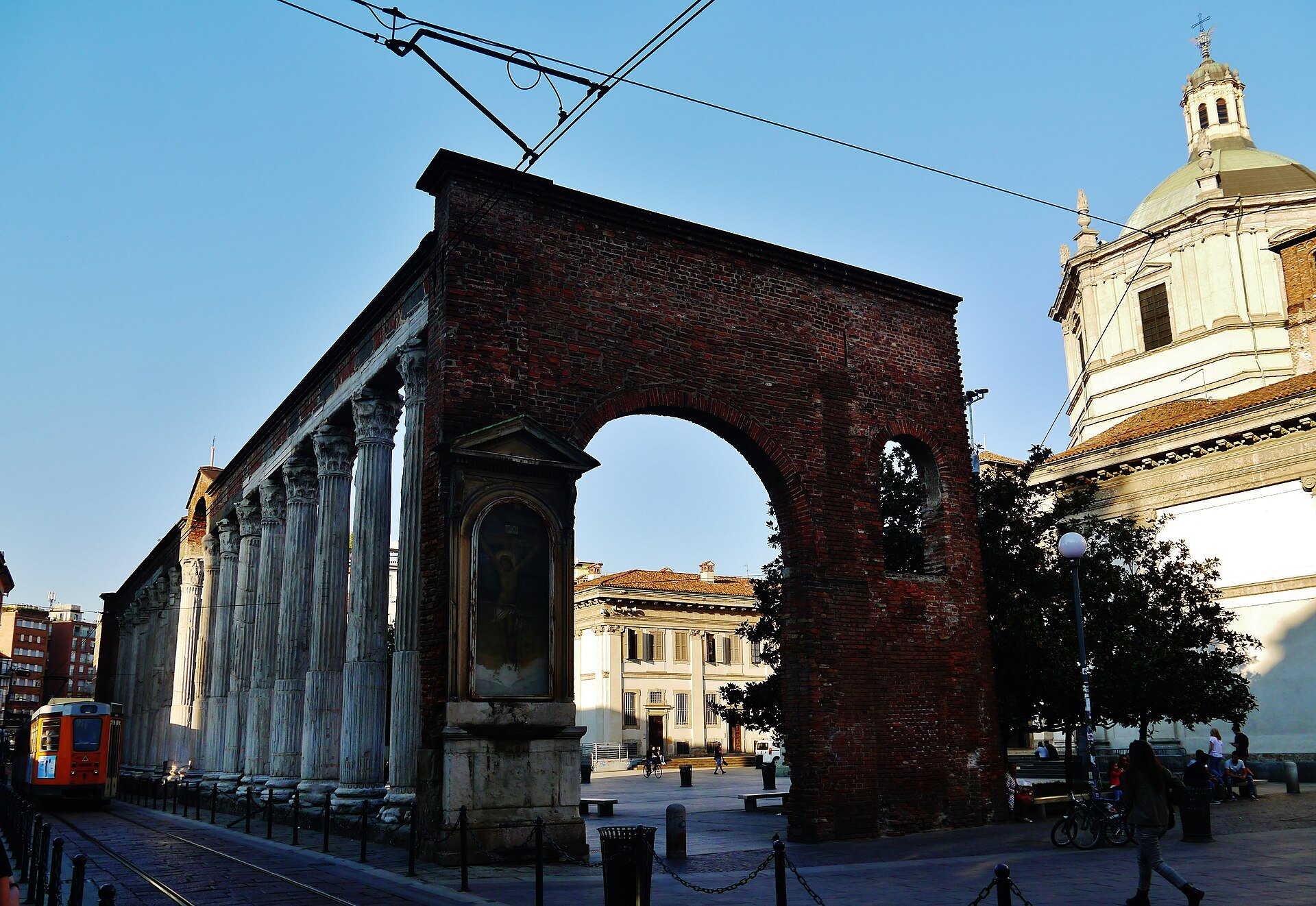 The brick arch beside the columns with the dome of San Lorenzo behind it