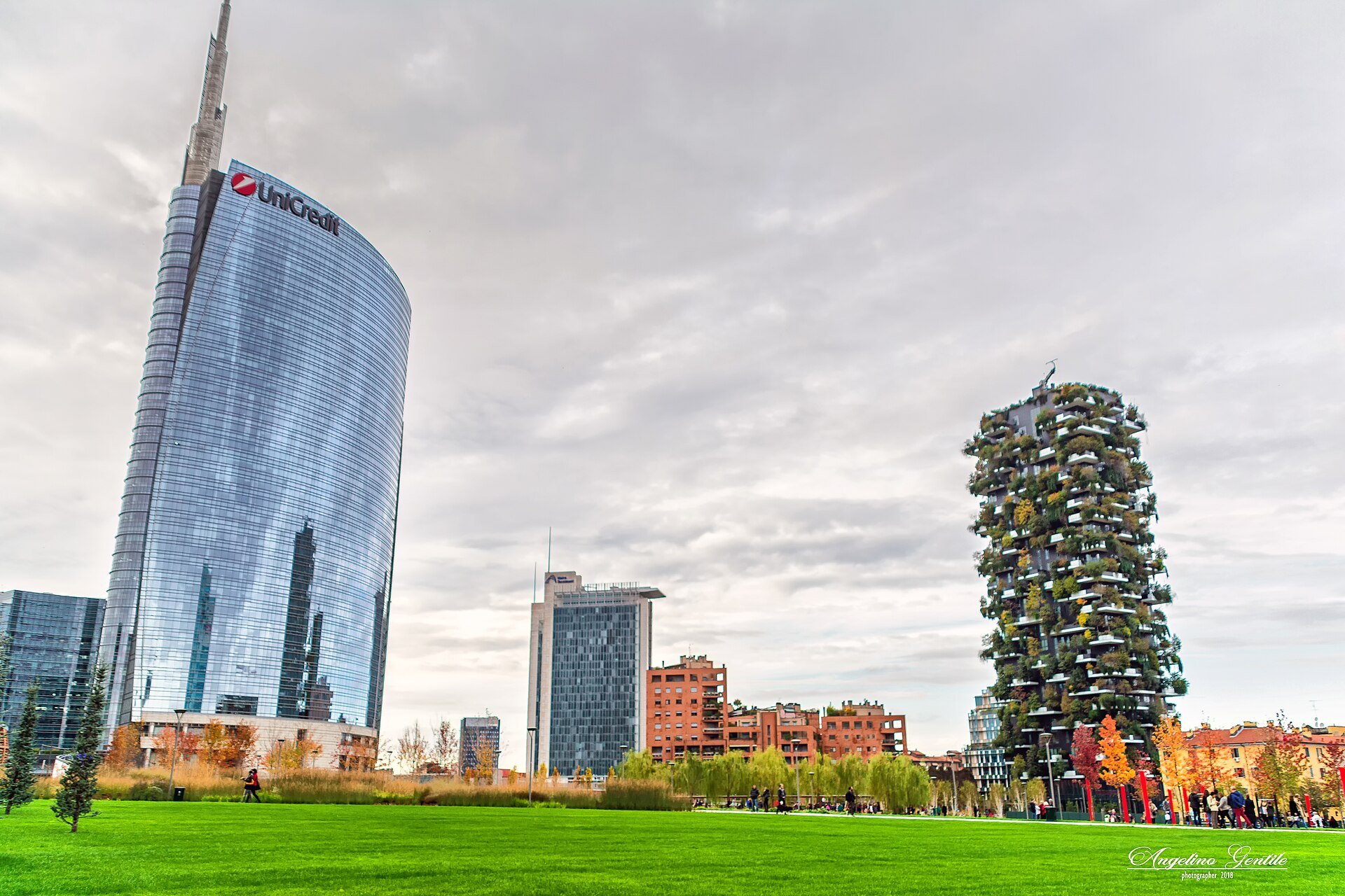 The Unicredit Tower and the two planted towers of the Bosco Verticale seen across the park